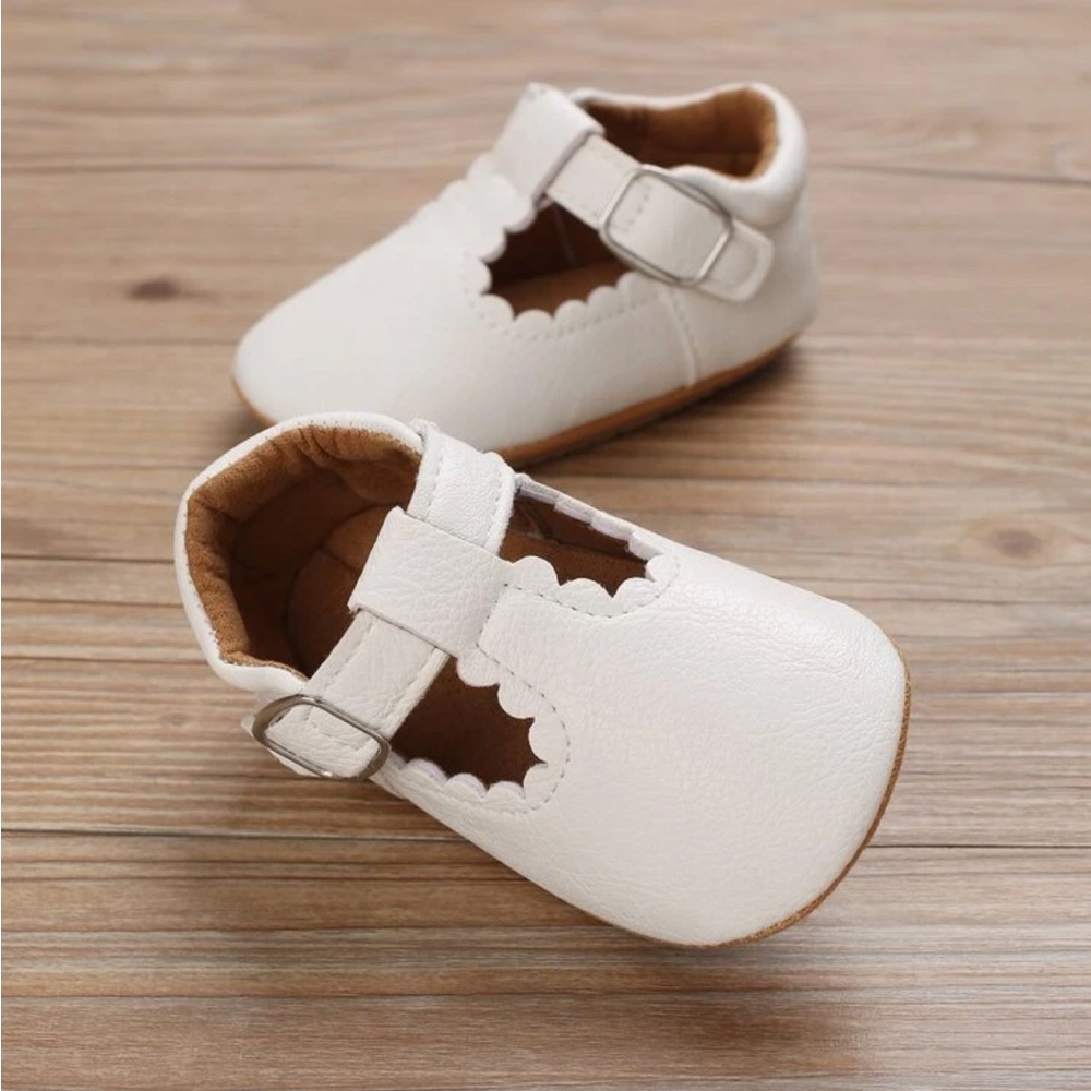 Baby girl / toddler girls Scallop Trim classic Mary Jane Flats - Picture 6 of 10